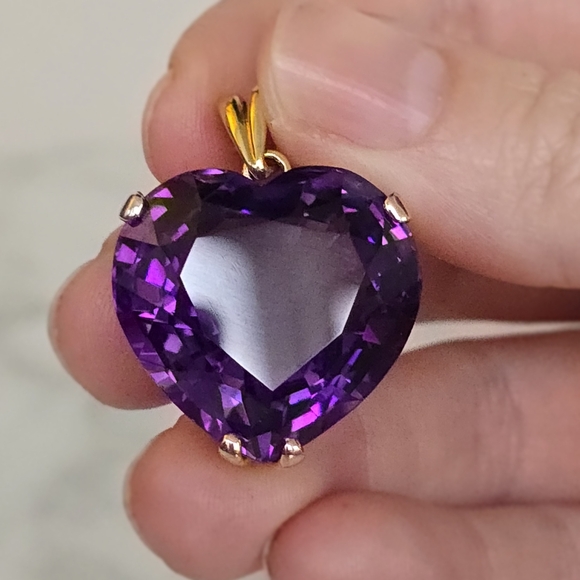 35.11ct Amethyst Classic Heart Pendant set in 14K Yellow Gold. Incl Appraisal - Picture 5 of 11